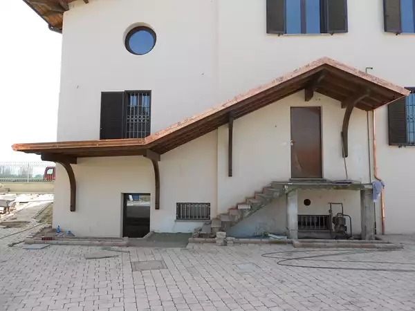 tettoia-in-legno-per-scale-esterne-il-bersò tettoia-in-legno-per-scale-esterne-il-bersò