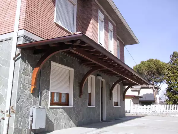 tettoie-in-legno-a-sbalzo