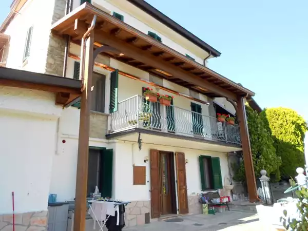 Porticato in legno chiuso 2 -1-