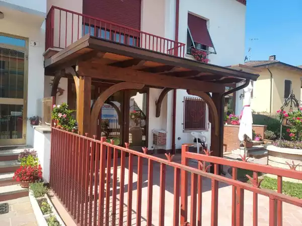 Porticato in legno chiuso 4 -1-