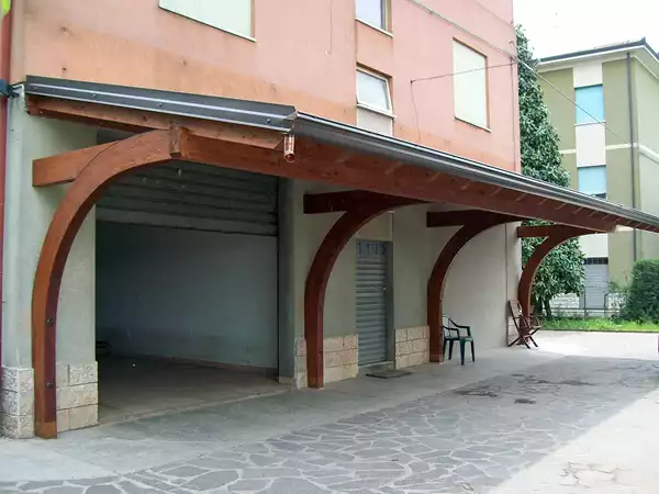 tettoia-a-sbalzo-legno